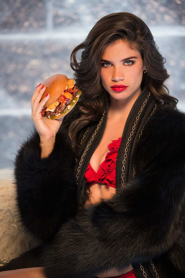 sara-sampaio-carls-jr-2.jpg
